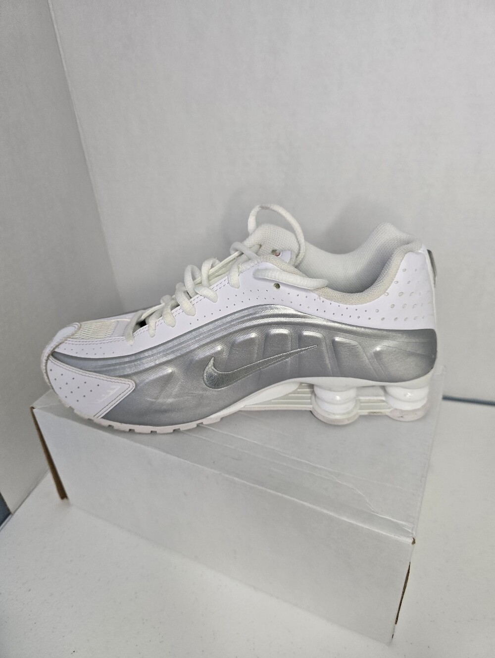 Nike White and Silver Women's Size 6Y Running Sneakers CW2626101